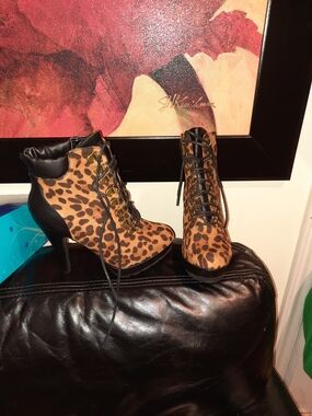 Sexy A$$ Anne Michelle Leopard Print Lace-Up Ankle Stiletto Platform Boots SZ8.5